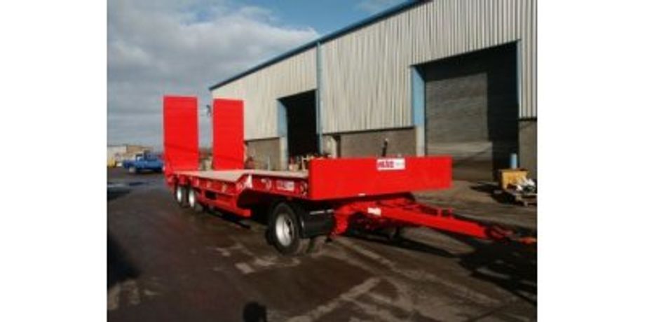 Model AT3LL - 24 - 3 Axle Turntable Low Loader