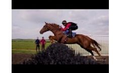 Live to jump - top Horse Racing Over EASYFIX Hurdles & Fences Video