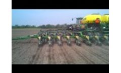 Deere 1790 Planting Twin Row Corn - Video