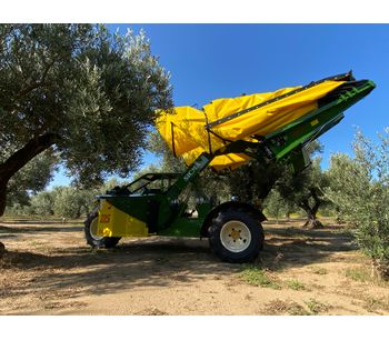 Harvester for olives, nuts (e.g. walnuts, almonds, pistachio etc.), cherries, plums with trunk shaker (equipped with or without umbrella)-1