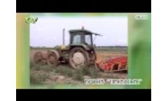 Moving Mechanics - John Deere 1640 - Harvesting Onions #02 - Uien Oogsten Video