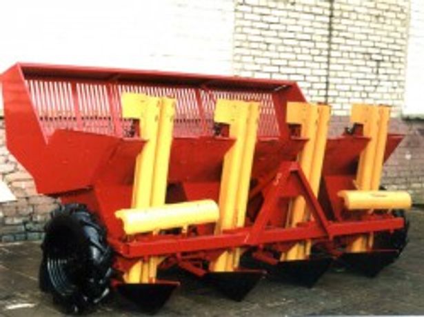 Lidselmash - Model L-202 - 4-Row Automatic Elevator Type Mounted Potato Planter