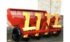 Lidselmash - Model L-202 - 4-Row Automatic Elevator Type Mounted Potato Planter