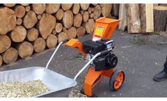 Forest Master Petrol 6HP Compact Garden Wood Chipper & Shredder - FM6DD - Video