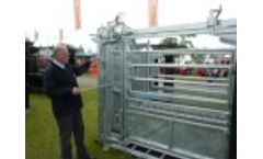 Unistock Manual Cattle Squeeze Crate - Video