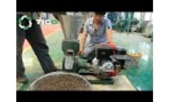 Diesel engine pellet machine working process - Video