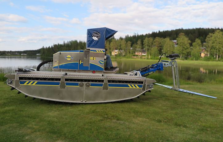 Truxor - Model T20 - Amphibious Machine for Weed Cutting and Collection of Water Plants