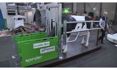 Spinder Cuddle Box, koe bij het kalf na geboorte - www.melkvee.nl @Eurotier 2016- Video
