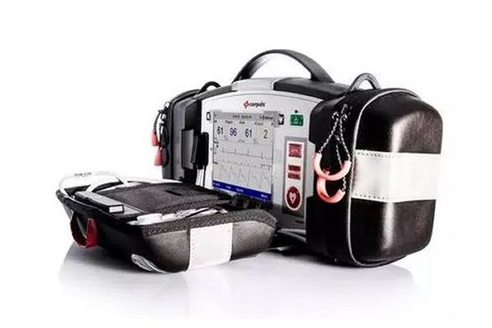 Ultra-Compact Patient Monitor And Defibrillator-1