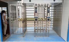 What are the benefits of using construction site turnstiles?