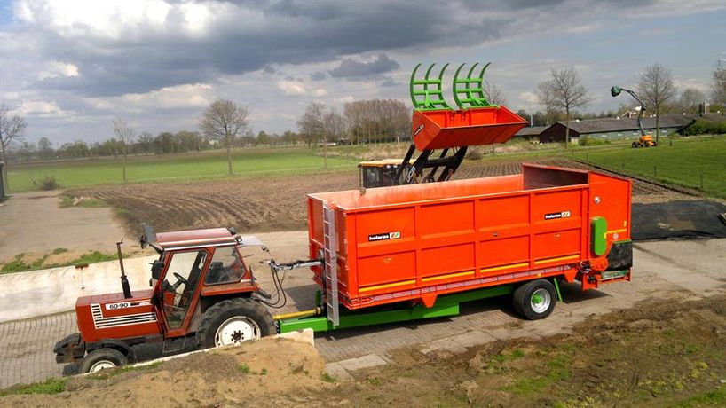 Holaras - Model Wisent - Feeder Wagon