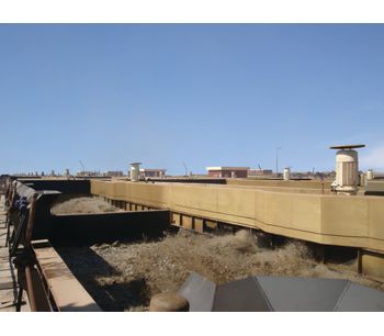 Waste water treatment plant with low speed surface aerator