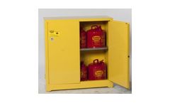 Eagle - Model 1932 - Flammable Storage Cabinet - 30 Gal - Manual Close
