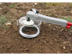 SRS2000 portable soil respiration system in use