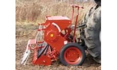 UNIA - Model FAMAROL - Mounted, Mechanical Seeder