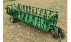 Stoltzfus - Headlock Feeder Wagon
