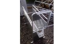 SM Large Galvanised Dehorning Crate