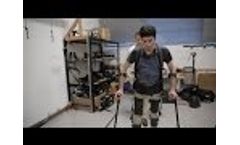 Watch this robotic exoskeleton help a paralyzed man walk - Video
