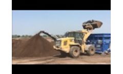 Finest screening of composted cow manure - Video