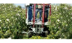 Model 135 / 2500 X 135 - Leveling Self Propelled Fruit Harvester