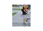 SafeLift - Hydraulic Manhole Lid Lifter