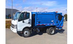 Curbtender - Model Quantum - Small Rear Loader