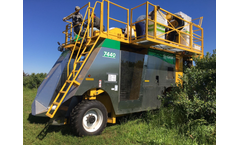 Oxbo - Model 7440 - Berry Harvester