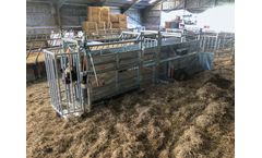 Ritchie - Model 310GMANUAL - Mobile Cattle Crate with Manual Yoke