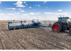 Kinze - Model 5900 - Three Section Front Fold Planter