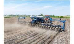 Kinze - Model 5700 - Three Section Front Fold Planter