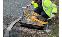 Proteus - Model Handylift Swinger BT - Manhole Cover Lifter