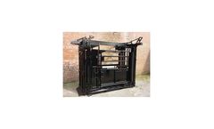 Unistock - Manual Multi Angular Cattle Squeeze Crate