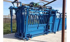 Cattleac - Model C-III - Hydraulic Squeeze Chute for Livestock Handling